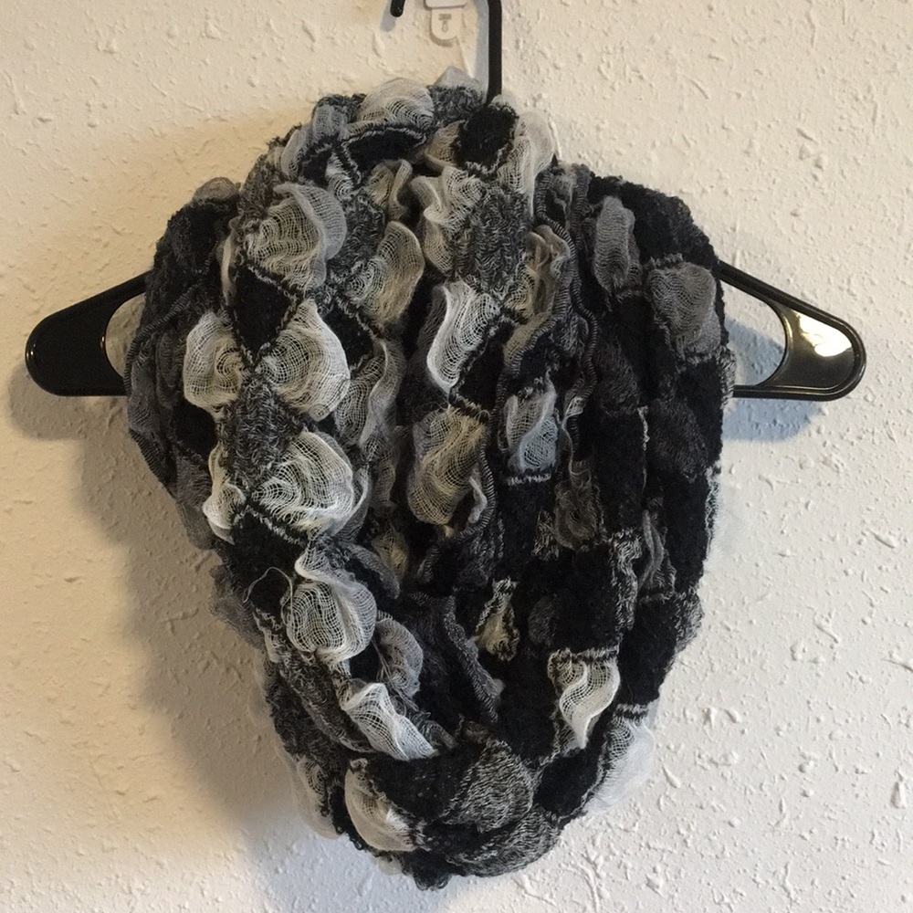 Black and gray scarf